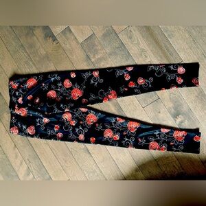 Blackmilk roses leggings Size S